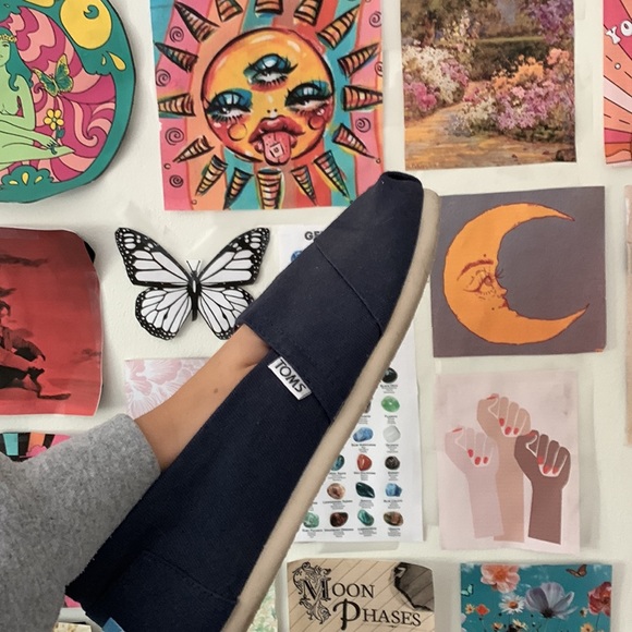 TOMS navy blue shoes , New condition Woman’s 8.5 - Picture 4 of 5